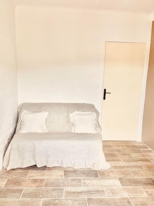 Maison Avec Jardin Et 3 Petits Chats , Proche Du Chateau Lacoste Le Puy-Sainte-Réparade エクステリア 写真